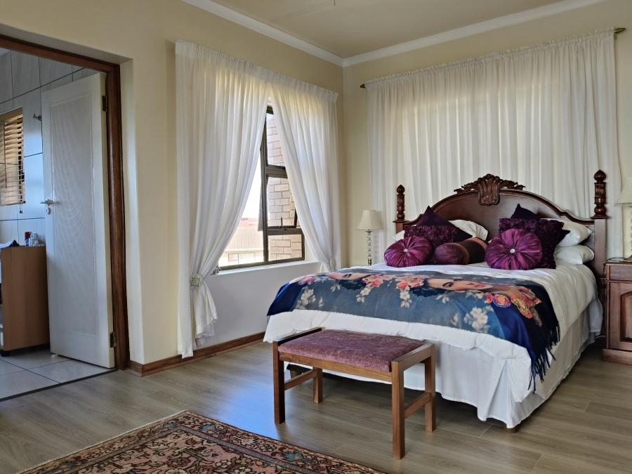 4 Bedroom Property for Sale in Wavecrest Eastern Cape